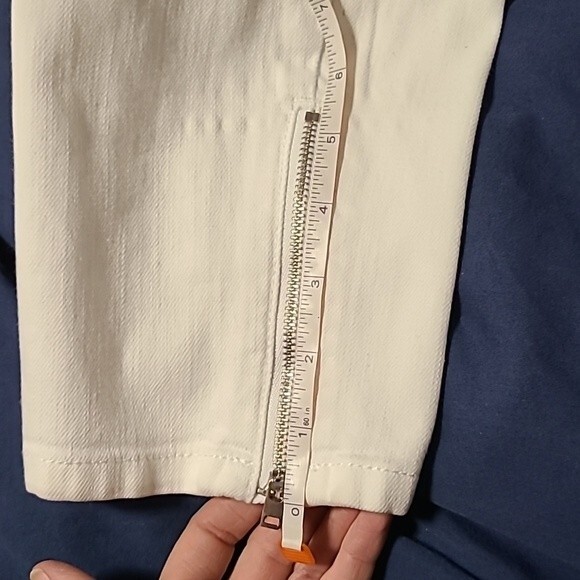 Chicos Women's Platinum Denim Ultimate fit white ankle zip jeans Size S mature - Picture 12 of 12